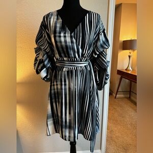 ❣️3 for $35🛍️ Unique & Elegant Bar III blue dress Size M